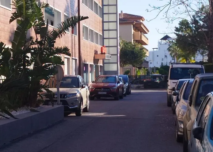 Rent4 Malaga La Torre De La Roca 公寓 *