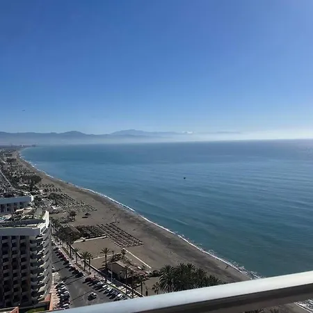 Rent4 Malaga La Torre De La Roca * Торремолінос