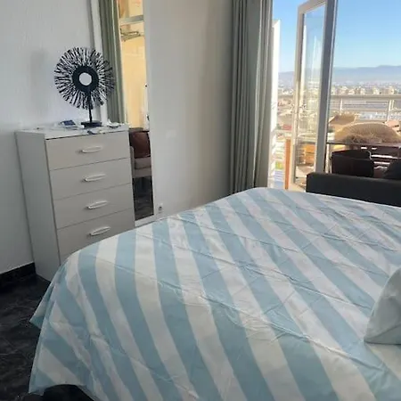 Rent4 Malaga La Torre De La Roca Apartmán *